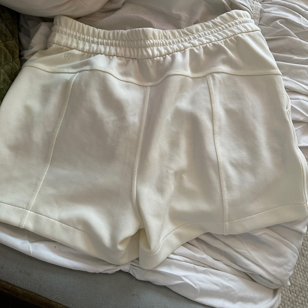 LULULEMON SHORTS SIZE 8
